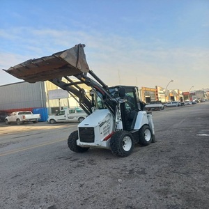 Cargadora Compacta Hidromek 62SS Confiable con Motor Diésel y Movilidad sobre Orugas que Ofrece Alta Eficiencia y Control Preciso, 4 Años de Garantía - Product Image 2
