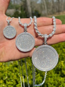 Collier pendentif hip-hop diamanté en promotion pour un usage quotidien et pour les occasions spéciales, disponible à un prix abordable - Product Image 3