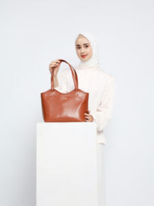 New Arrival Luxury Ladies PU Leather Shoulder <b>Bags</b> Golden Chain Fashionable Brand Handbags for Women Single Summer Winter - Product Image 6