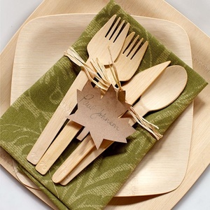 Fourchette en bois de bouleau de qualité alimentaire supérieure 155 mm – Couverts jetables écologiques pour desserts, gâteaux, pâtisseries, buffets extérieurs et événements - Product Image 1