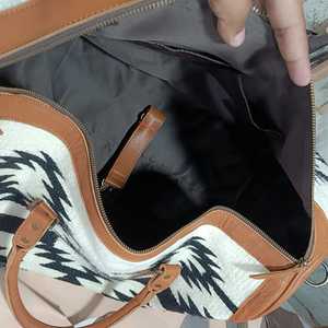 Bolsa de lona unisex con estampado azteca, tipo sábanas de caballo, para hombro, fin de semana, viaje, con cremallera, estilo occidental, para uso diario - Product Image 4