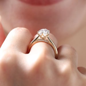 Anillo minimalista de diamante de laboratorio de 2 quilates con corte de pera y engaste de 6 puntas, anillo de compromiso solitario de oro macizo, joyería nupcial fina al por mayor - Product Image 2