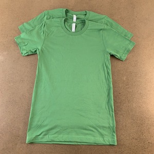 T-shirts Bella Canvas Slim Fit 100% coton jersey 3001 personnalisés, confortables, séchage rapide, écologiques, respirants pour hommes - Product Image 4