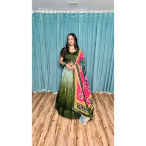 Hermoso Vestido de Noche Lehenga Choli con Lentejuelas y Bordado para Fiestas - Product Image 6