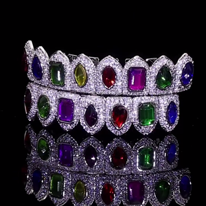 Grillz dentaire en forme de couronne avec moissanite colorée, grillz ouvert, serti de diamants, bordure glamour et étincelante - Product Image 4