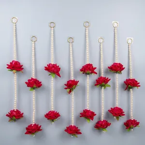 Guirnalda de Perlas Doradas con Rosas Artificiales Rojas para Decoración de Bodas y Hogar - Product Image 1