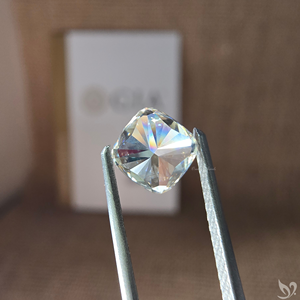 เพชรทรงคุชชั่นสีขาว น้ำหนัก 0.90 กะรัต ได้รับการรับรองจาก GIA คุณภาพการเจียระไนเยี่ยม ความสะอาดระดับ VS1 เพชรธรรมชาติแบบไม่ผ่านการปรับแต่ง (K SI1) - Product Image 2