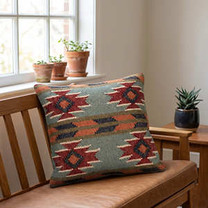 Housse de coussin vintage Kilim avec motif médaillon sud-ouest pour une décoration bohème, éclectique et de style global - Product Image 2