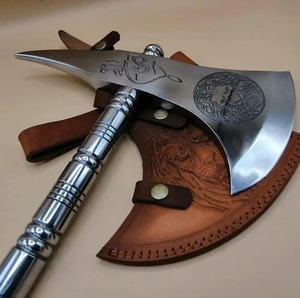 Hache viking en acier inoxydable de qualité industrielle avec tête de Méduse gravée et fourreau en cuir de lion, double lame, outil de camping en plein air - Product Image 1
