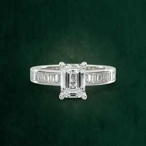 Anillo de Oro Sólido de 18K con Corte Esmeralda y Pavé de Diamantes VS1, Personalizado OEM para Aniversario - Product Image 3