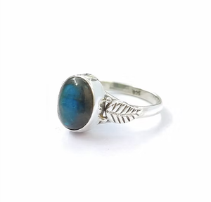 Anillo Unisex de Labradorita de 2.7 Gramos con Banda Texturizada de Plata 925 para Uso Diario y Bodas - Product Image 2