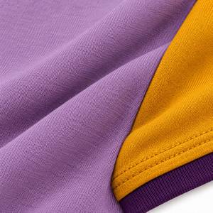 Camiseta Signature para hombre con cuello en V y mangas en contraste dorado, ropa personalizada, corte regular, poliéster transpirable de punto - Product Image 6