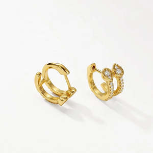 Pendientes de Aro Huggie de Lujo para Mujer con Doble Hilera de Perlas de Imitación y Diamantes Cultivados en Laboratorio de Oro de 10K, Estilo Hip Hop - Product Image 2