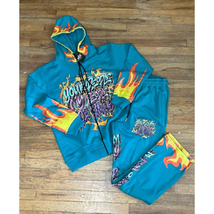 Conjunto de Chándal Personalizado con Estampado de Llamas, Sudadera con Capucha Unisex y Pantalones Acampanados, Ropa Urbana de Dos Piezas a Juego, Diseño de Grafiti con Colores Personalizados - Product Image 1