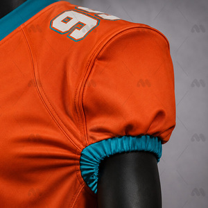 Ensemble d'uniformes de football américain personnalisés imprimés, maillot et pantalon respirants en polyester avec taille élastique pour l'entraînement et les matchs - Product Image 3
