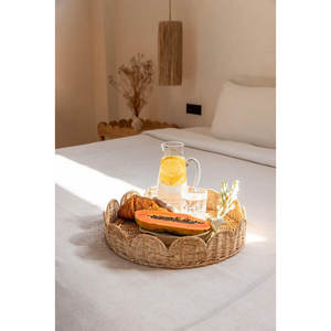 Plateau rond en rotin festonné Plateau de service décoratif tissé pour usage domestique - Product Image 1