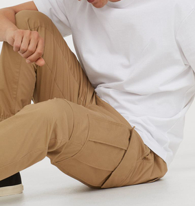 Pantalones Deportivos Holgados Estilo Y2K en Color Marrón Lavado Vintage para Hombre, con Estampado Gráfico Personalizado y Remaches - Product Image 4