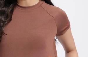 Meilleure vente d'été : T-shirt femme à manches courtes, coupe ajustée, crop top pour adolescentes et femmes, haute qualité, basique mais au look élégant - Product Image 3