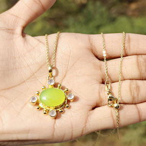 Collier chaîne plaqué or 18 carats de haute qualité avec pendentif en jade préhnite et chalcédoine rose, design perlé, vente en gros de bijoux - Product Image 5