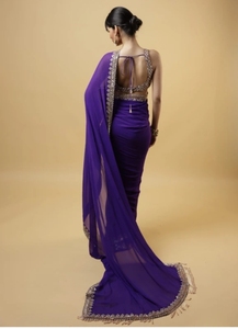 Sari de fête indien brodé style Bollywood en rayonne et georgette – Infroissable et séchage rapide - Product Image 2