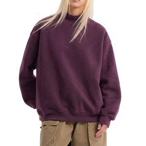 Sweat-shirt d'hiver personnalisé pour femme à col montant, en polaire douce, coupe ample, avec patch tissé personnalisé et imprimé tie-dye - Product Image 1