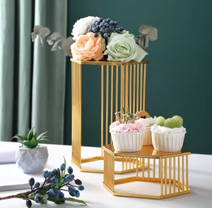 ฝาครอบแก้วทรงโดมสีเขียวลายริบหรูหรา พร้อมฐานตั้งสีทองขัดเงา สำหรับการเสิร์ฟอย่างมีระดับ จำหน่ายในราคาขายส่ง - Product Image 2