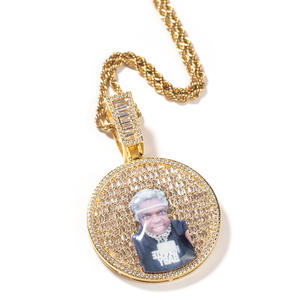 Pendentif commémoratif personnalisé avec photo, serti de moissanite taille baguette, pour femmes et hommes - Product Image 3