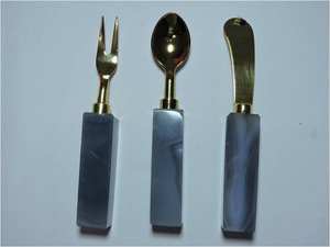 Ensemble de couverts de qualité alimentaire avec manche en résine blanche pour la maison et l'hôtellerie, couverts en acier miroir argenté - Product Image 5