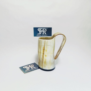 Exquisita jarra de cerveza de cuerno africano natural hecha a mano con un impresionante acabado de piel, ideal para bares rústicos y amantes del estilo vikingo - Product Image 3
