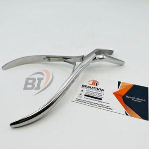 Pince à extensions capillaires en acier inoxydable à pointe plate courbée, avec logo gravé sur mesure, étui en cuir, pour extensions Remy chinoises à clipser - Product Image 3