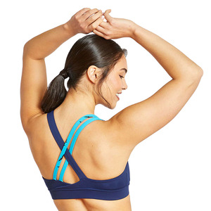 Sujetador deportivo acolchado transpirable para mujer con diseño de logo personalizado, soporte medio, espalda cruzada, 100% nailon, tipo top de yoga - Product Image 4