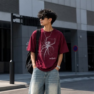 เสื้อยืดโอเวอร์ไซส์สไตล์วินเทจสตรีทแวร์ ผ้าคอตตอน 100% สีแดงเลือดหมู ลายแมงมุมด้านหน้า ตัดเย็บพิเศษ ทรงหลวม ไหล่ตก ไม่เป็นขุย - Product Image 1