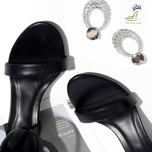 Premier Export Meilleure Vente Sandales Femme Basiques à Talons Carrés de 5 cm en Satin PU avec Bride Cheville, Fabrication Vietnamienne ODM OEM - Product Image 3