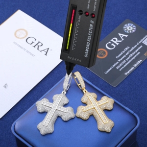 Pendentif Croix Royale Entièrement Sertie de Moissanite en Argent Sterling 925 - Pendentif Croix Moissanite Glacée Style Hip Hop, Pendentif Croix Fait Main - Product Image 6