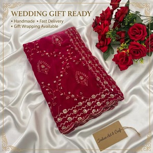 Superbe Dupatta de Mariée Rose en Velours avec Broderie Florale Zari Dorée Intégrale, Châle de Mariage Exquis - Product Image 1