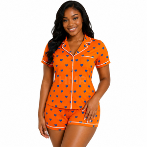 Ensemble de pyjama à manches courtes avec imprimé cœur orange et bleu de la sororité HMR Sisterhood, avec boutons sur le devant et short - Product Image 1