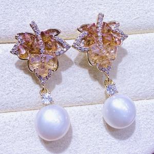 ต่างหูมุกน้ำจืดแท้จาก Zhuji ดีไซน์คริสตัลไล่เฉดสีอเนกประสงค์ โทนสีแดงเมเปิลฤดูใบไม้ร่วง หวานละมุน ทันสมัย - Product Image 3