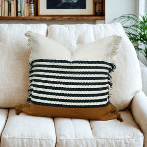 Housse de coussin tissée marron et blanc avec fermeture éclair, en coton doux, faite à la main, avec franges latérales, pour lit et canapé, décoration de coussin - Product Image 1