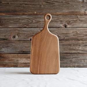 Tabla de cortar de madera acabada a mano con cuerpo de madera dura resistente y textura suave, diseñada para entornos de cocina modernos. - Product Image 6