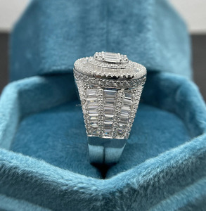 Anillo de boda de plata de ley 925 para hombre, estilo campeonato, con moissanita helada de corte baguette y redondo, estilo hip hop, para raperos - Product Image 4