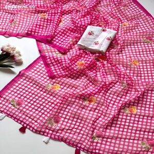 Colección de Sarees y Blusas de Lino Suave con Diseño Moderno de Alta Calidad, Estampado Digital Floral a Cuadros y Borlas, Exportador de Moda Femenina - Product Image 1