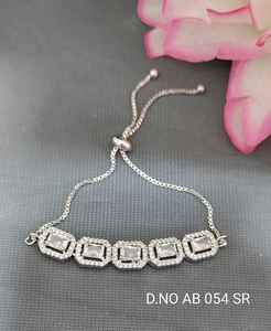 สร้อยข้อมือทองเหลืองรูปทรงเรขาคณิตและการเชื่อมโยงที่ทันสมัยพร้อมชุบโรเดียมและโรเดียมสำหรับเครื่องประดับงานปาร์ตี้ของผู้หญิง-SKU-AB 054 sr/ C4 - Product Image 2