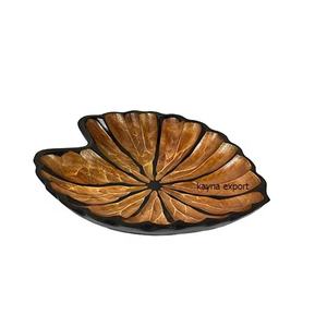 Bandeja de servicio de madera de diseño moderno con acabado esmaltado en forma de hoja de metal único a precios competitivos - Product Image 1