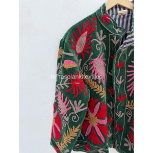 Chaqueta de Terciopelo Suzani al por Mayor, Chaqueta Bordada Floral Hecha a Mano, Chaqueta Boho Hippie con Forro Interior de Algodón, Chaqueta de Invierno - Product Image 3