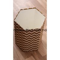 Poubelle décorative hexagonale en bois, fabriquée à la main au Rajasthan, Inde, avec couvercle roulant, motif géométrique, écologique