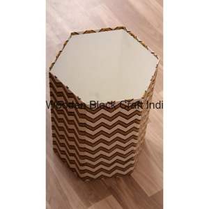 Poubelle décorative hexagonale en bois, fabriquée à la main au Rajasthan, Inde, avec couvercle roulant, motif géométrique, écologique - Product Image 6