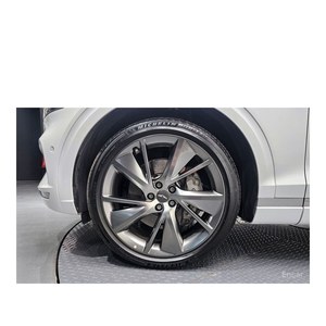 Genesis GV70 2.5T 2024 Gasolina AWD con 8,298 km, Volante a la Izquierda, Caja de Cambios Automática, Asientos de Cuero, Cámara Trasera - Product Image 5