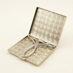 Étui à cigarettes en métal de style moderne, finition argent brossé usiné, porte-cartes de visite, boîte à cigares de poche fine et portable - Product Image 1