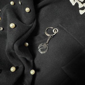 เสื้อฮู้ดดี้ผ้าคอตตอนหนานุ่ม สไตล์สตรีทแวร์สำหรับฤดูหนาว แบบยูนิเซ็กซ์ ล้างสีแบบแอซิดวอช ทรงปกติ แต่งดีเทลขาดๆ แบบดิสเทรส สีพื้น  ออกแบบได้ตามต้องการ พร้อมปักลายมุก - Product Image 2