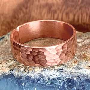 Elegante Anillo de Cobre con Acabado Rústico y Texturas Decorativas, Perfecto para Entusiastas del Estilo Bohemio - Product Image 6